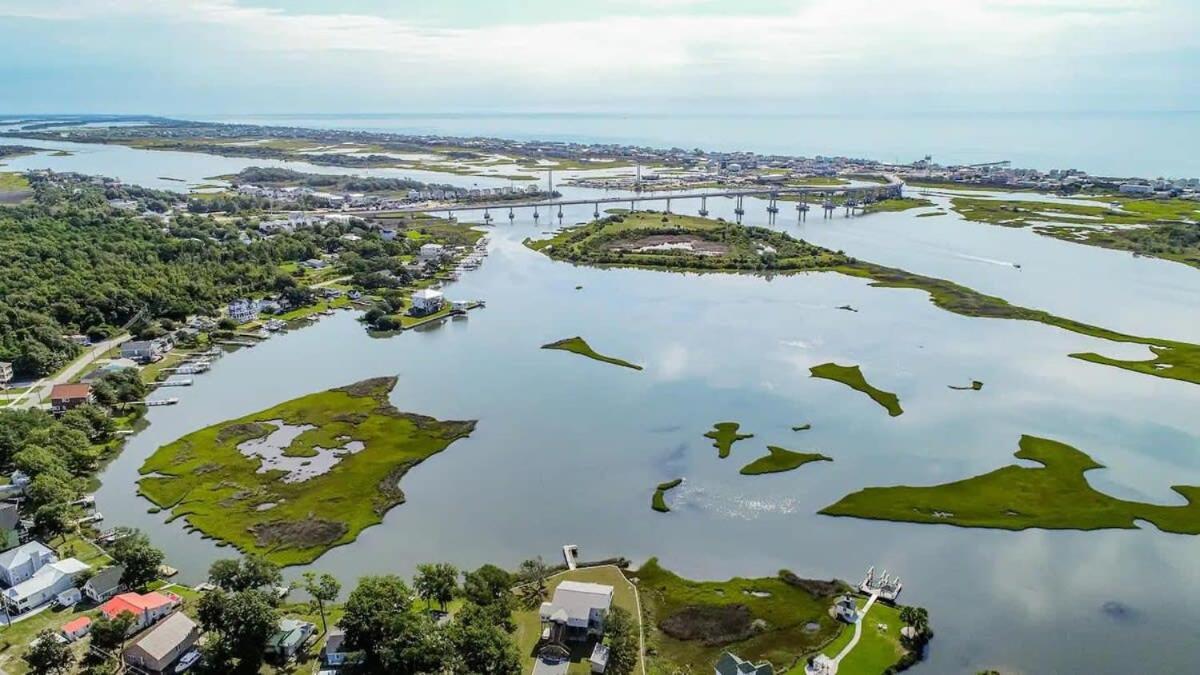 Surf City 2Br Model Home With Pool And Boat Ramp Access Exterior photo