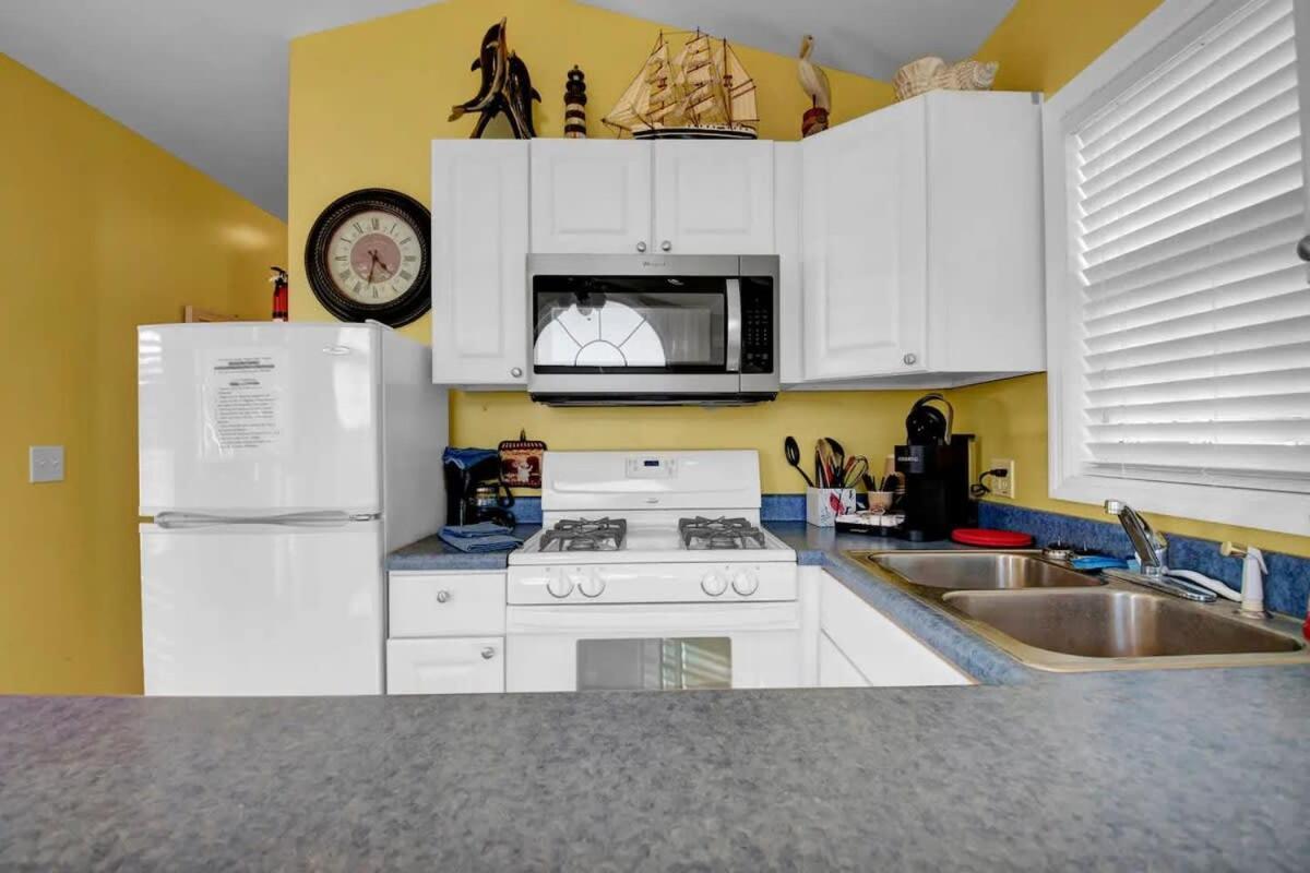 Surf City 2Br Model Home With Pool And Boat Ramp Access Exterior photo