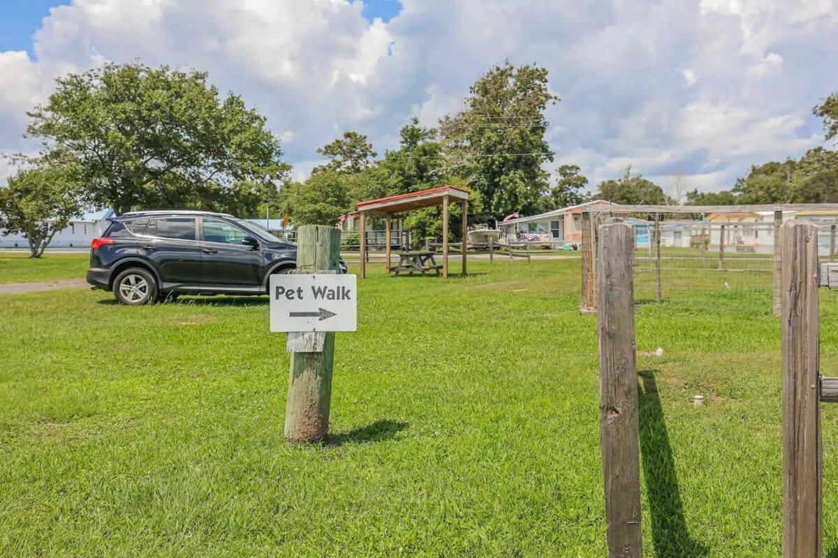 Surf City 2Br Model Home With Pool And Boat Ramp Access Exterior photo