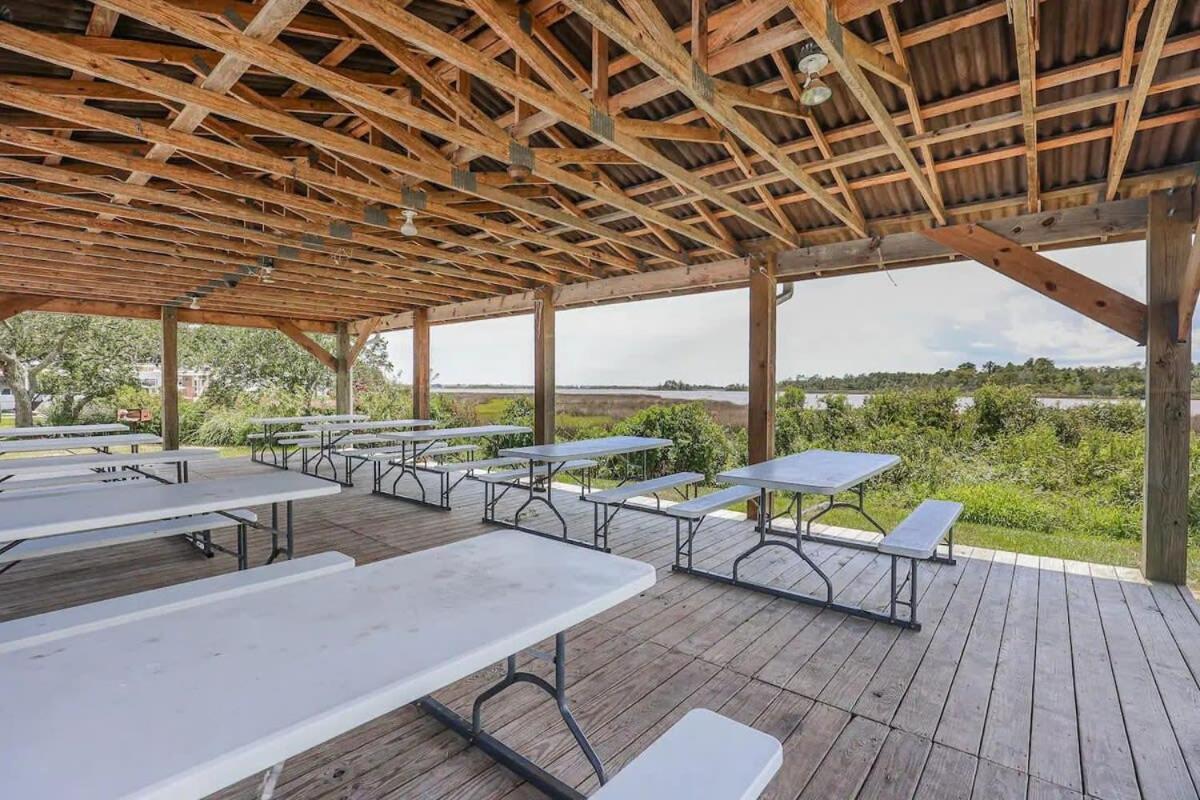 Surf City 2Br Model Home With Pool And Boat Ramp Access Exterior photo